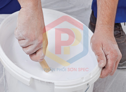 Có nên pha nước vào sơn không